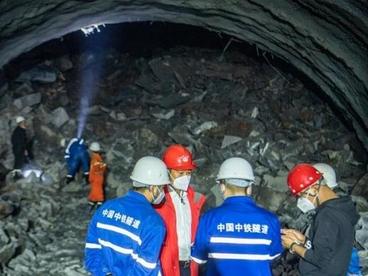 成昆铁路复线峨眉至冕宁段最后一座隧道贯通