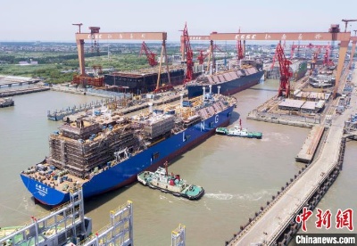 中国船舶沪东中华再现2艘LNG整船同日出坞