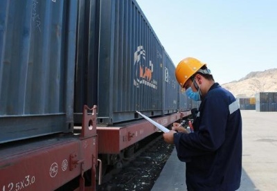 新疆铁路货运发送量提前21天过亿吨 同比增长11.9%