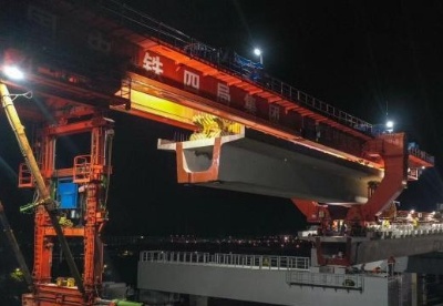 “南沿江”跨越“宁杭” 400米“双层”高铁架梁完成