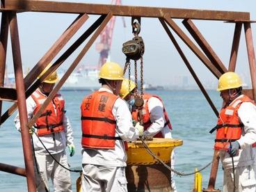 大连湾海底隧道E16管节安装成功 海底隧道全幅贯通进入倒计时