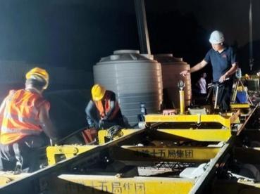 成都经自贡至宜宾高铁进入无砟轨道浇筑施工