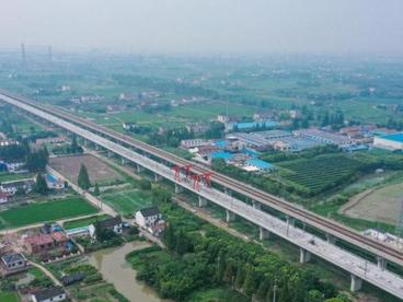 江苏南沿江城际铁路太仓段完成无砟轨道施工