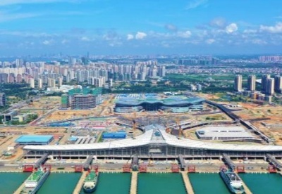 海南自贸港海口新海滚装码头客运综合枢纽项目主体结构完工