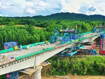 中国最北高铁建设进入架梁施工重要节点阶段