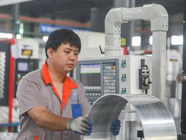 前8月中国规模以上工业企业利润下降2.1% 利润结构改善