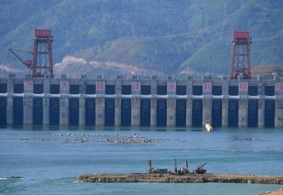 广西大藤峡水利枢纽工程右岸首台机组投产发电