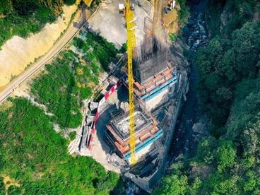 全国最大墩基——沿江高速公路鸡公里1号大桥主墩成功封顶