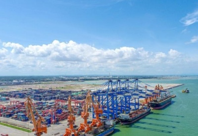 广西北部湾港年度集装箱吞吐量迈入“700万标箱时代”