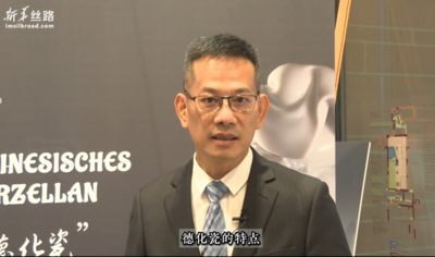 德化县委书记黄文捷推介德化瓷