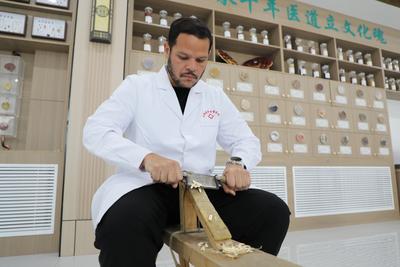 破局巴西市场，中医药亟待“品牌化、数字化、标准化”