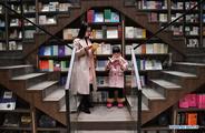 Bookstores bet on online shopping, livestreaming to boost sales