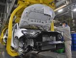 VW's China sales drop 35 pct in Q1