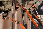Economic Watch: China leverages policy incentives, market potential for fresh steam in recovery