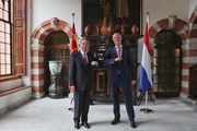 China ready to work with Netherlands for world economic recovery: Chinese FM