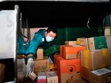 China's postal industry reports robust revenue growth