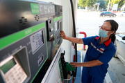 China to cut retail fuel prices