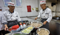 Beijing's major retailers, caterers see robust sales during holiday