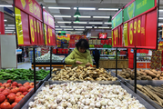 China's weekly farm produce prices edge down