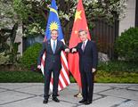Chinese FM holds talks with Malaysian counterpart
