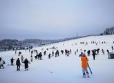 Across China: Winter sports popularity heralds booming business for SW China's ice-snow market