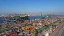 China's export container shipping index slightly down in May