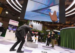 High-tech products and technologies exhibited during 5th CIIE 