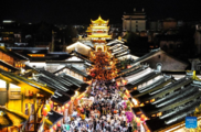 China Focus: May Day holiday tourism boom fuels market rebound