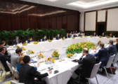 Chinese premier says risk prevention, cooperation not opposites