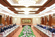 China's top legislator meets Russian party delegation