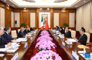 Chinese FM holds talks with Italian counterpart