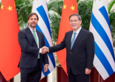 Chinese premier meets Uruguayan president