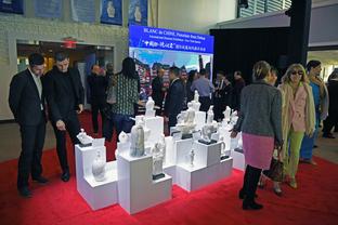 Feature: China's Dehua stages white porcelain show in New York