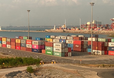 斯里兰卡宵禁让码头堆场吃紧 中国企业急中生智为集装箱”搬家“