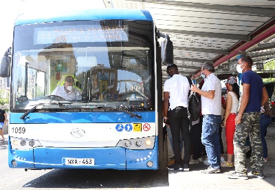 来自中国的155辆“抗疫客车”投入塞浦路斯公交系统