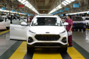 China's auto market likely to continue recovery in H2, industry insiders 