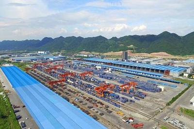 西部陆海新通道首次进口越南木材  比传统江海联运提速20天