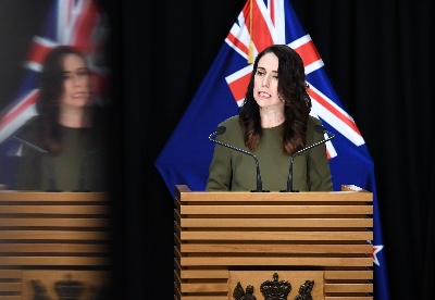 新西兰总理宣布大选推迟四周举行