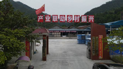 酒瓶背后的扶贫经