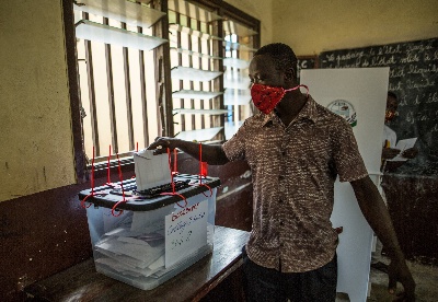 几内亚举行总统选举