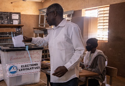 布基纳法索举行总统和国民议会选举