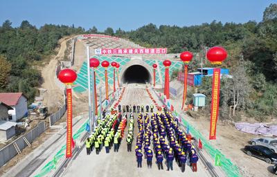 赣深高铁江西段隧道全部贯通  2021年将建成通车