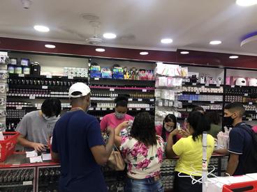 特写：中国商品点“靓”巴西圣诞节
