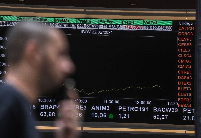 巴西石油公司股价暴跌20%