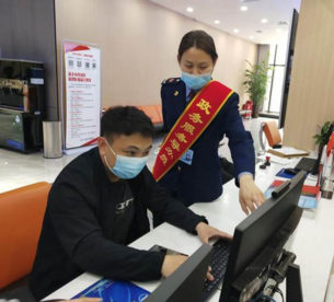 河南新乡经开区行政服务中心推进“一站式”服务为企业开办减负