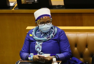 马皮萨-恩卡库拉当选南非国民议会议长