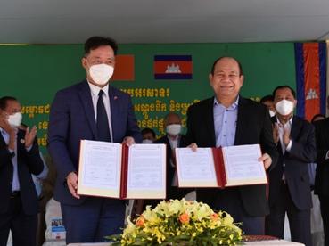 中国援柬埔寨乡村供水项目二期工程举行移交启用仪式