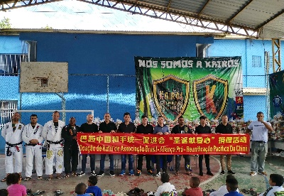 巴西侨团向当地社区举行“圣诞献爱心”捐助活动