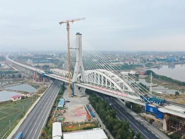 新建福厦铁路木兰溪特大桥斜拉桥主梁合龙