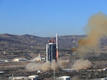 我国成功发射试验十三号卫星  中国航天2022年首次发射开门红